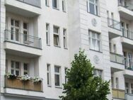 Anlage-Immobilie in kernsanierten Altbau nahe Blissestraße, Seitenflügel, Dielung, EBK - Berlin