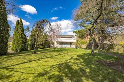 renovierungsbedürftige Stadtvilla mit Pool & Dachterrasse in absolut ruhiger Lage Waldperlach's