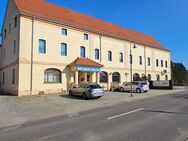 frisch für Sie renoviert - 2 Zimmer Wohnung mit Stellplatz - Zeitz