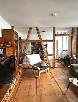 3,5-Zimmer-Altbau-Wohnung mit Einbauküche und Tiefgaragenstellplatz - Nähe Innenstadt - Coburg