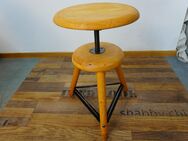 Hocker mit drehbarem Sitz, massiv Hellholz, höhenverstellbar - München