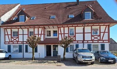 Dachgeschosswohnung mit Galerie und Panoramaausblick in Stetten zum Kauf!