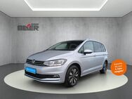 VW Touran, 1.5 TSI MOVE, Jahr 2023 - Beckdorf