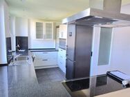 XXL-Wohnung mit Einbauküche - modernes Tageslichtbad - edle Parkettböden - Balkon - Göppingen