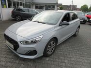 Hyundai i30, 1.4 Passion GRAU FOLIERT SI, Jahr 2018 - Bergkamen