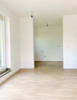 Frisch modernisiert: Sehr helle Wohnung mit zwei Balkonen und Tiefgaragenstellplatz - Berlin