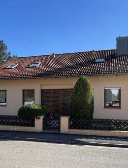 Großzügiges Einfamilienhaus mit zwei Einliegerwohnungen in Greding - Greding