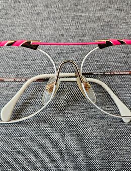 Vintage Brille, waren das noch Zeiten! Ausgefallen Form und Farbe - Grevenbroich