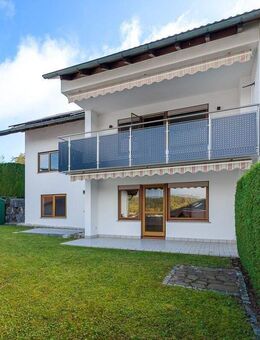 Erstklassiges Zweifamilienhaus mit traumhaftem Weinbergblick in Großbottwar - Großbottwar