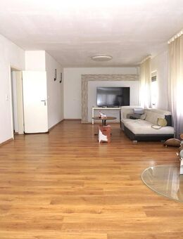 Mehrgenerationenhaus, Terrasse, Balkon, Garten, Garage. - Merzalben