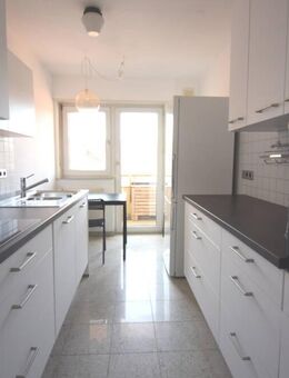 Renovierte, charmante City-Wohnung mit nwtg. Einbauküche und Balkonen - Mannheim