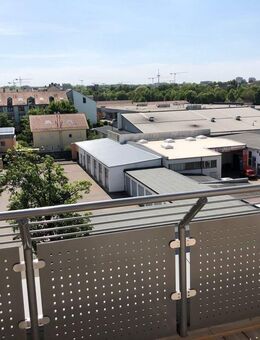 Provisionsfrei: Neuwertige 3 Zimmer-Wohnung mit herrlicher Südwest-Dachterrasse und Fernblick - Regensburg