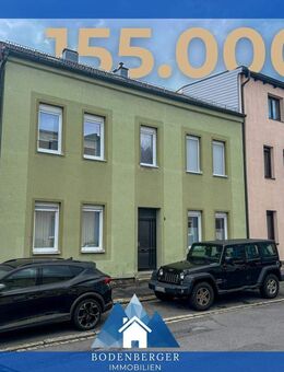 Zentral gelegenes Reihenhaus mit Balkon und Garage in Selb - Selb