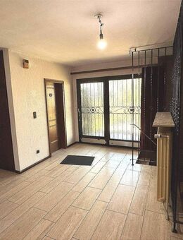 Solider Bungalow mit insges. 200 m² Wohnfläche möglich! - Niederkassel