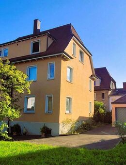 Mehrgenerationenhaus mit Garagen /Stellplätzen und sonnigem Garten! - Reutlingen