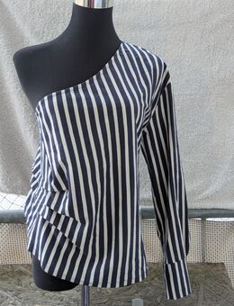 ⚓ ZARA One-Shoulder Bluse – gestreift | Größe M - Darmstadt