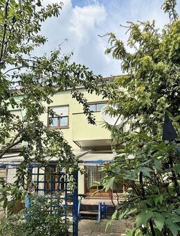 5-ZIMMER-REIHENMITTELHAUS MIT GARAGE UND KLEINEM GARTEN IN RUHIGER LAGE VON ALTDORF - Altdorf (Nürnberg)