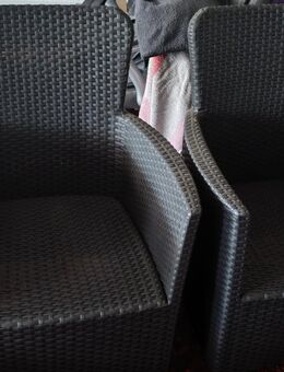 Gemütlicher Rattan-Stuhl mit Auflage – ideal für Balkon oder Garten - Altbach