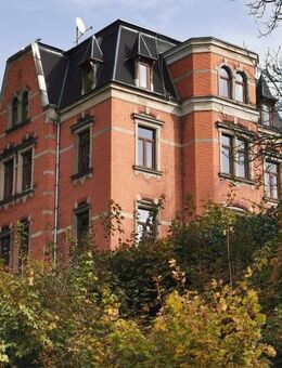 Objekt-Nr.: 5724 - Stilvolle freistehende Villa (3 x 4-Zimmer-WE) mit großem Grundstück und traumhafter Fernsicht wartet auf Liebhaber zur Sanierung ( - Oelsnitz