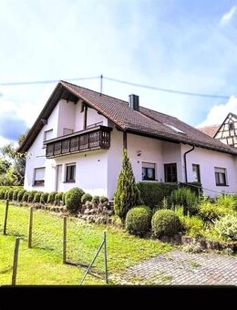 Tolles, gemütliches Zweifamilienhaus auf riesigem Grundstück mit geräumigen Nebengebäude/Garage - Fichtenau