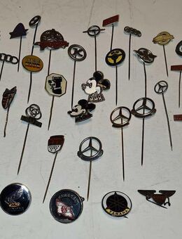 Alte und rare Auto Motorrad Industrie und andere Anstecknadeln! - Berlin