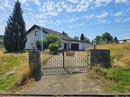 EFH in ländlicher Lage, mit Hallenbad, großer Pferdestall und ca. 1,8 Ha. Pferdewiesen - Prüm