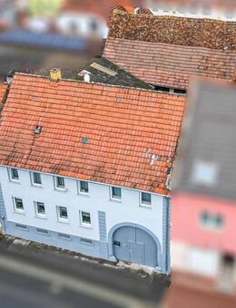TOP-saniertes EFH in Neubrunn OT mit Innenhof und Nebengebäude zvk., ca. 153m² Wfl. - Neubrunn (Bayern)