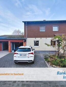 Freistehendes Einfamilienhaus mit 2 Garagen in Kirkel-Neuhäusel - Kirkel