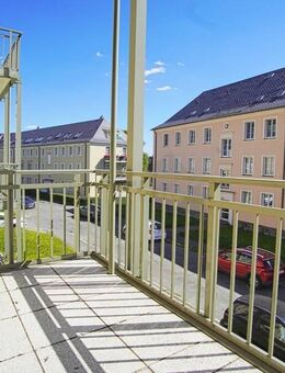 !! Wohnen im Grünen !! Ruhige 3-Raum-Wohnung mit Balkon und Tageslichtbad am "Schnellen Markt" - Chemnitz