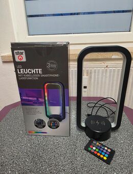 Verkaufe eine LED Leuchte mit kabelloser Smartphone-ladefunkion die ist neu - Roding Zentrum
