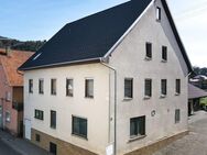 Großes Wohnhaus mit üppig Platz für Wohnen, Hobby oder kleinem Handwerksbetrieb - Burladingen