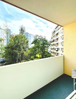 WOHNEN AUF ZEIT: Stylisch, kompakt, zentral - möbliertes Apartment mit Balkon beim KaDeWe - Berlin