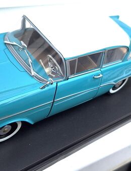 Modellauto 1:24--OPEL Record P1 auf dem Sockel--Noch andere Opel in anderen Anzeigen da. - Meckenheim
