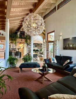 *JUWEL AUF DER SCHWÄBISCHEN ALB* Lichtdurchflutete Luxusvilla aus hochwertigem Lärchenholz mit Pool - Heidenheim (Brenz)