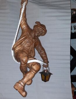 Bergsteiger mit Laterne am Seil - Obertshausen