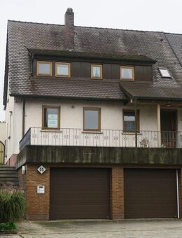 Große Doppelhaushälfte mit kleiner Werkstatt +3 Garagen +Wohnmobilgarage - Cadolzburg