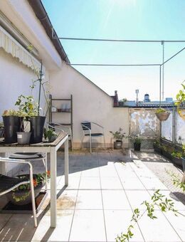 Seltene Gelegenheit: 3-Zimmer-Wohnung mit Dachterrasse, Liftzugang & Panoramablick - Augsburg