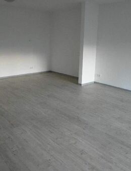 Ruhig im Zentrum! 1,5 - 2 Zi.-Whg. mit Badewanne, Balkon, hochwertiger Einbauküche und Kfz.-Platz! - Hameln