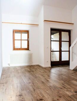Moderne und ruhige 2-Zimmer-Maisonettewohnung mit Einbauküche und Stellplatz sowie Strom - Waldkirchen