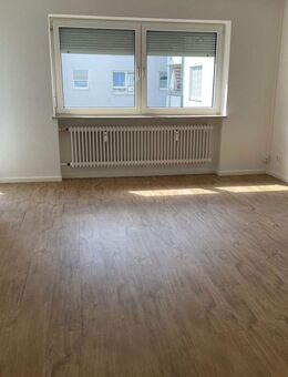 Renovierte 2-Zimmer-Wohnung mit Balkon in Nürnberg - Stadtteil Gärten b. Wöhrd - Nürnberg