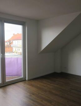 Dachgeschoßwohnung mit sonnigem Balkon und Stellplatz - Oschersleben (Bode)
