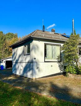 Wohnraumwunder - charmanter Walmdach-Bungalow in ruhiger Lage in Escherode (Staufenberg) - Staufenberg (Niedersachsen)