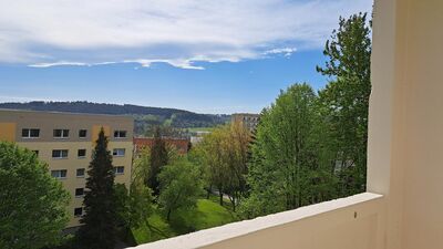 Erzgebirgsblick genießen - in dieser neu sanierten 2-Raum-Wohnung mit Balkon in Thalheim wird dies möglich