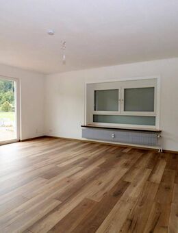 Großzügiges Wohnhaus mit separatem Eingang, Garage und Balkon in Oppenau-Ramsbach zu vermieten - Oppenau