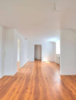 Helle großzügige Dachgeschosswohnung 3 Zimmer renoviert & einzugsbereit in Bellenberg - Bellenberg