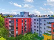Modernes Ambiente, barrierefreier Zugang: Vermietete 3-Zimmer-Wohnung mit sonniger Loggia - München