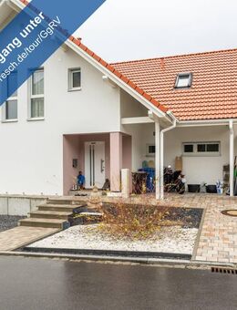 Deggendorf: Neuwertiges Einfamilienhaus 63 m² Wohn-/Ess-/Kochbereich, 5 Schlafräume, KFW 55 Haus - Deggendorf