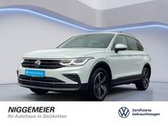 VW Tiguan, 2.0 TDI MOVE, Jahr 2024 - Salzkotten