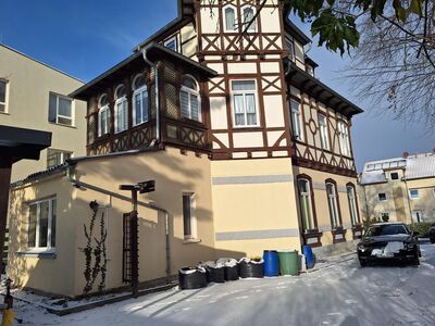 Exklusive Immobilie in bevorzugter Wohnlage: Teilsanierte 3 WE Villa mit Zufahrt, Balkon, Garten, Carport und Stellplätzen in Mühlhausen!