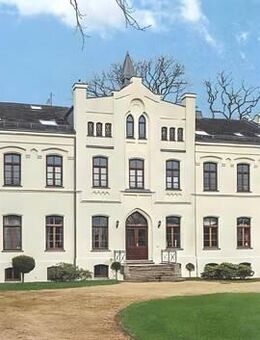 Exklusive 3-Zimmer-Wohnung mit eigenem Eingang, Terrasse, Stellplatz und Parkanteil im Gutshaus Bülow-Kägsdorf an der Ostseeküste - Bastorf